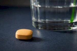 Anonimna žvakaća tableta, popijte s čašom vode